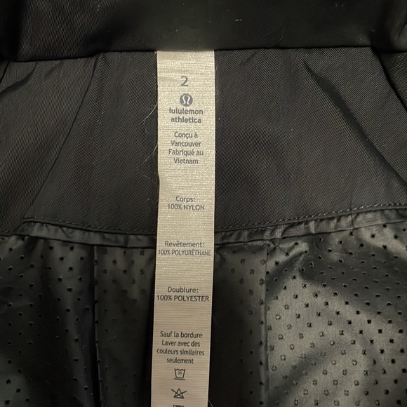 Lululemon Jacket - NWOT size 2 - Picture 2 of 10